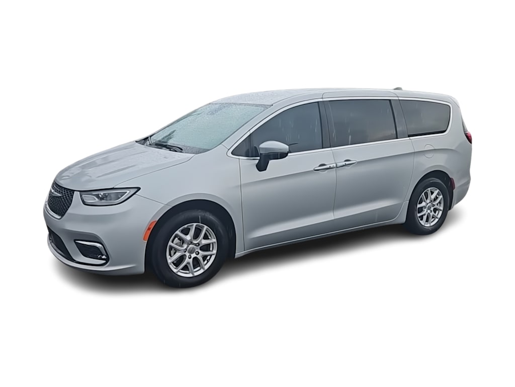 Thumbnail: 2023 Chrysler Pacifica - 3