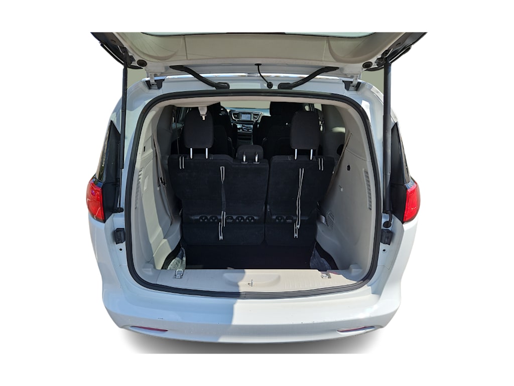 Thumbnail: 2022 Chrysler Voyager - 14