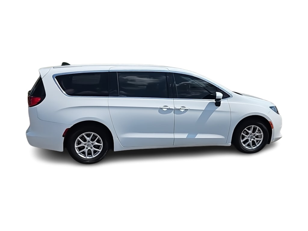 Thumbnail: 2022 Chrysler Voyager - 19