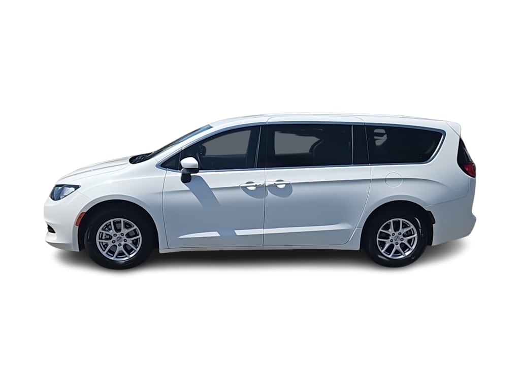Thumbnail: 2023 Chrysler Voyager - 3