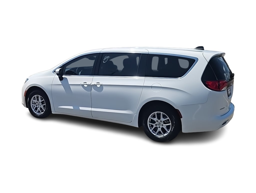 Thumbnail: 2023 Chrysler Voyager - 17