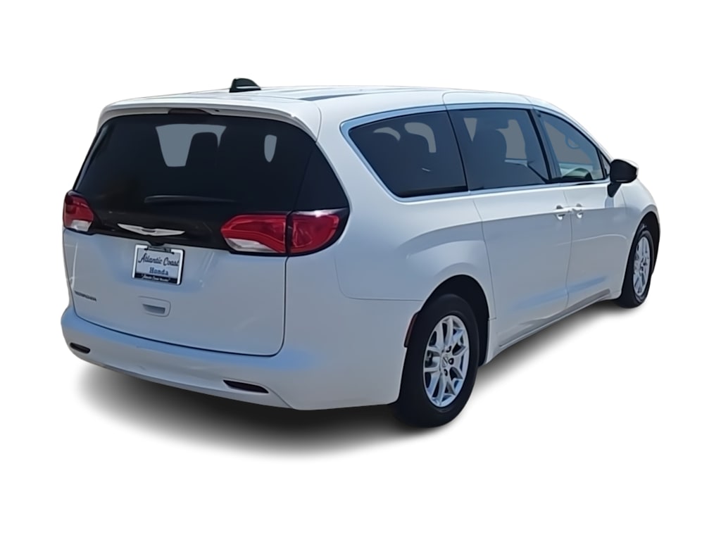 Thumbnail: 2023 Chrysler Voyager - 19