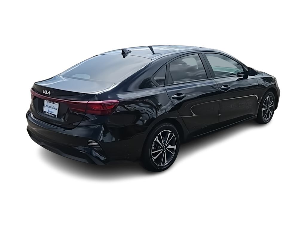 Thumbnail: 2024 Kia Forte - 17
