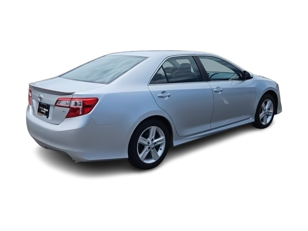 2014 Toyota Camry SE 19