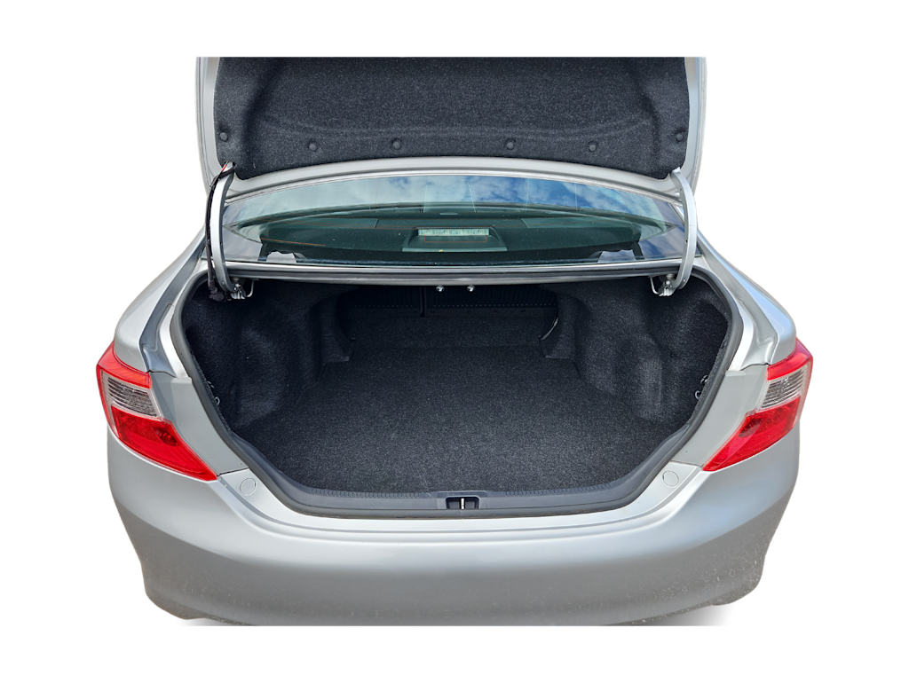 2014 Toyota Camry SE 14