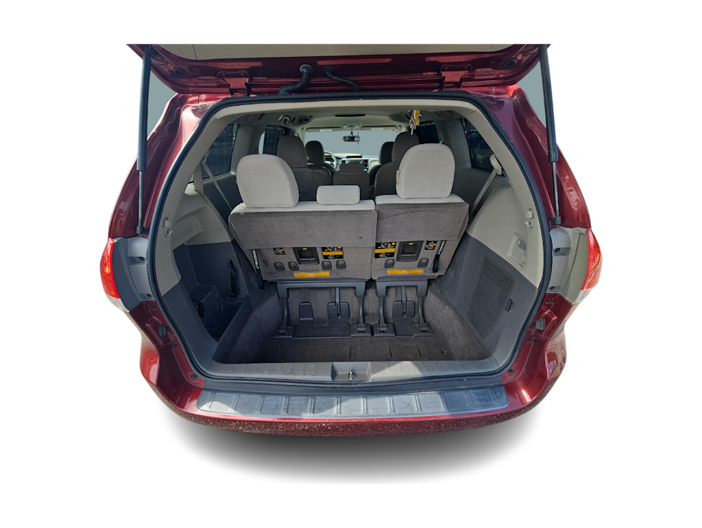 2011 Toyota Sienna LE 14