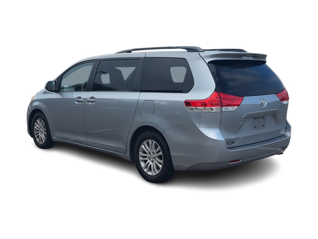 Thumbnail: 2014 Toyota Sienna - 3