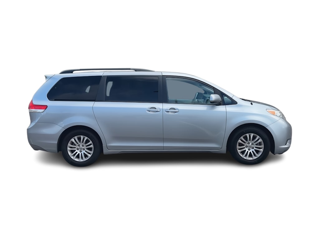 Thumbnail: 2014 Toyota Sienna - 11