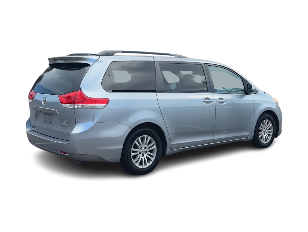 Thumbnail: 2014 Toyota Sienna - 10