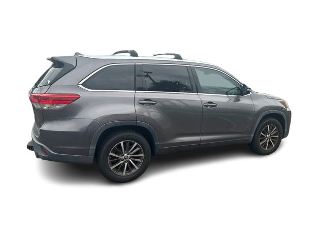 Thumbnail: 2017 Toyota Highlander - 21