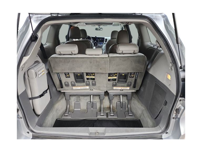 Thumbnail: 2017 Toyota Sienna - 31