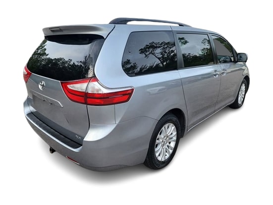 Thumbnail: 2017 Toyota Sienna - 18