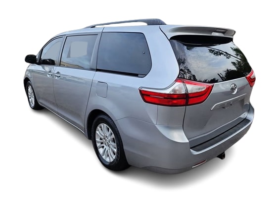 Thumbnail: 2017 Toyota Sienna - 4