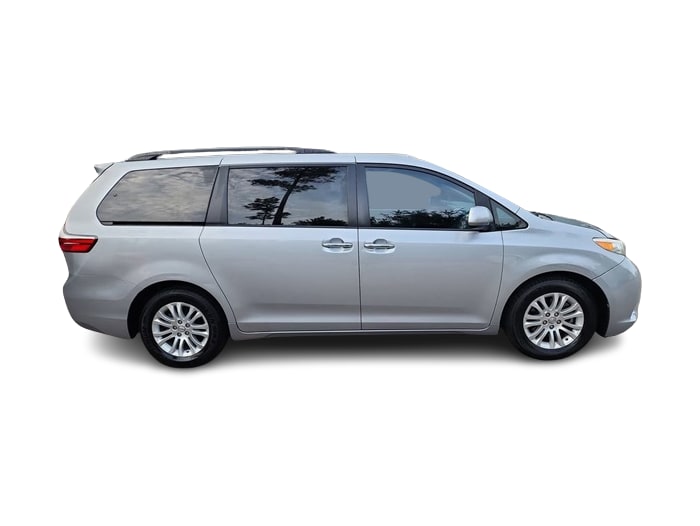 Thumbnail: 2017 Toyota Sienna - 19