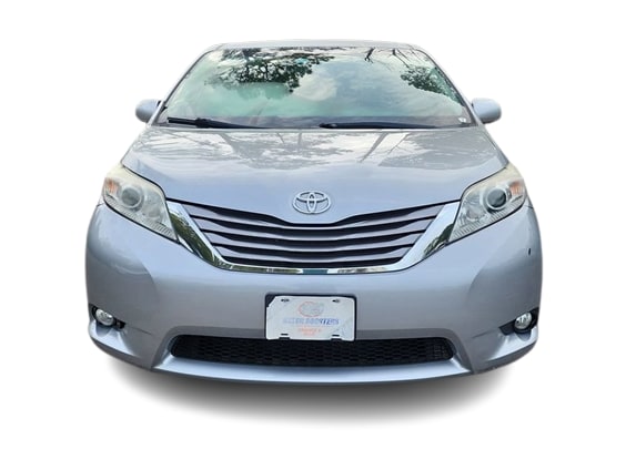 Thumbnail: 2017 Toyota Sienna - 6