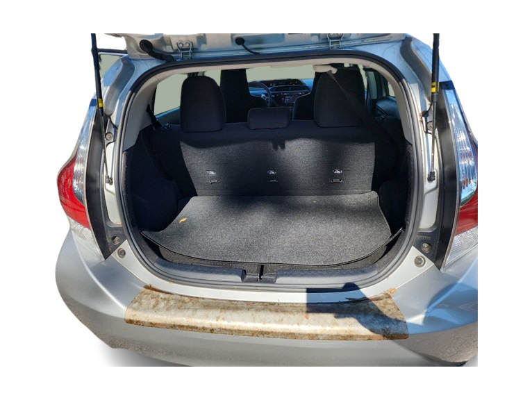 Thumbnail: 2016 Toyota Prius c - 16