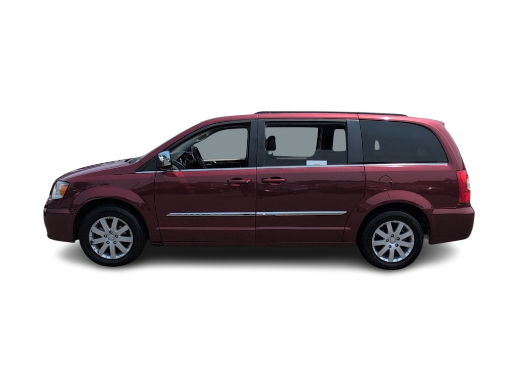 Thumbnail: 2011 Chrysler Town & Country - 3