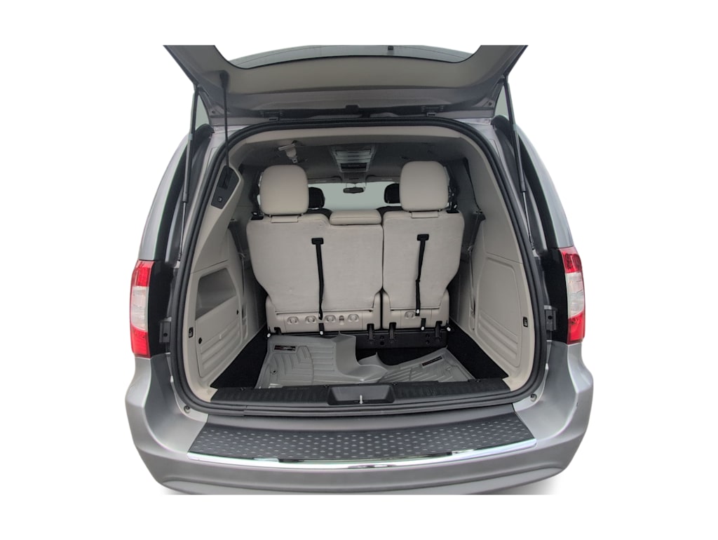 Thumbnail: 2015 Chrysler Town & Country - 16