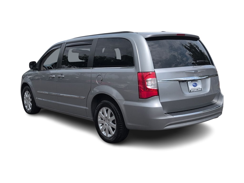 Thumbnail: 2015 Chrysler Town & Country - 4