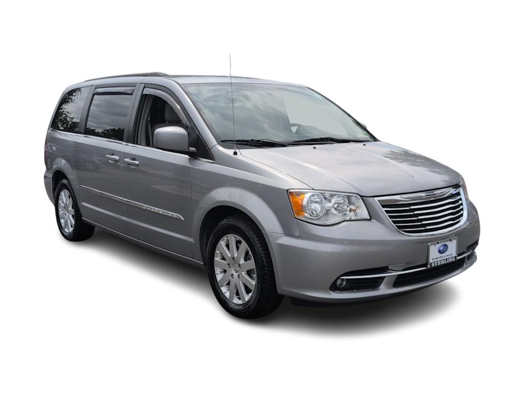 Thumbnail: 2015 Chrysler Town & Country - 18