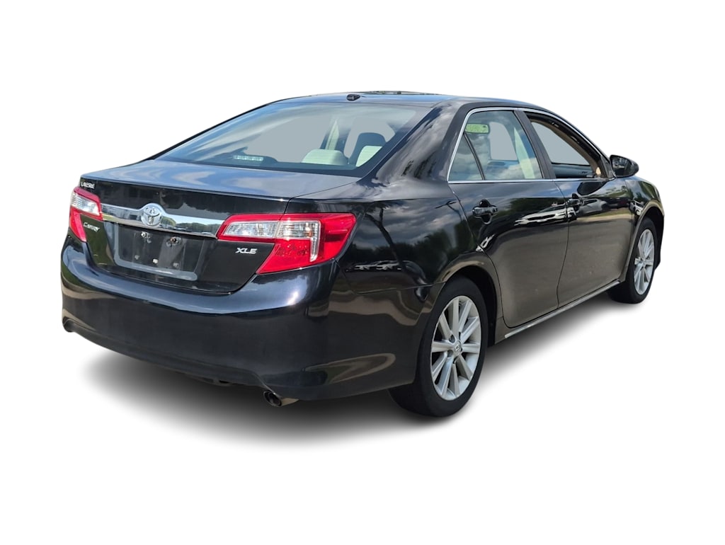 Thumbnail: 2014 Toyota Camry - 18