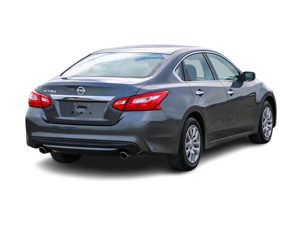 Thumbnail: 2017 Nissan Altima - 18