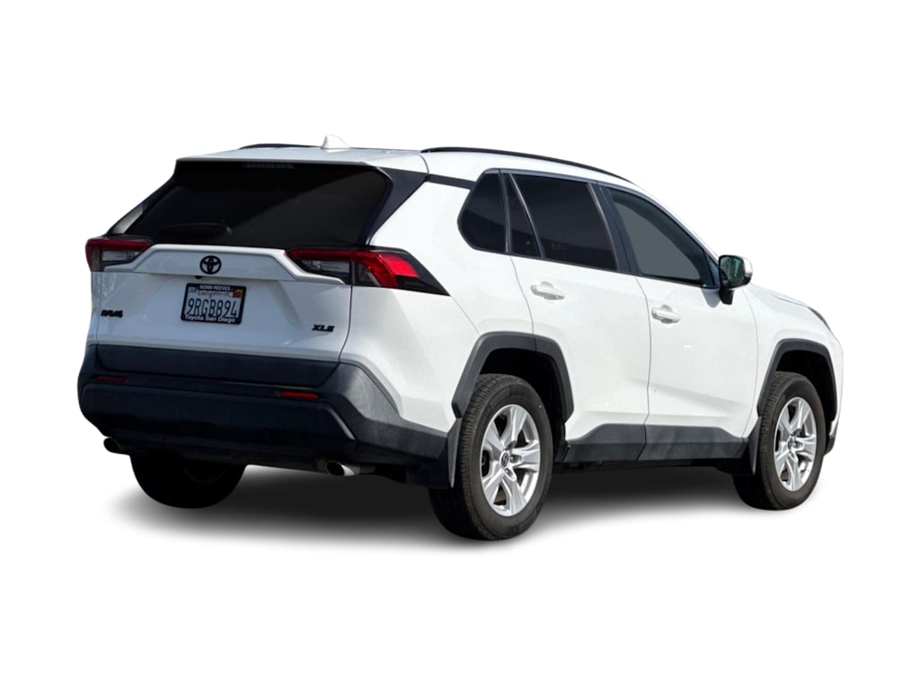 Thumbnail: 2021 Toyota RAV4 - 17