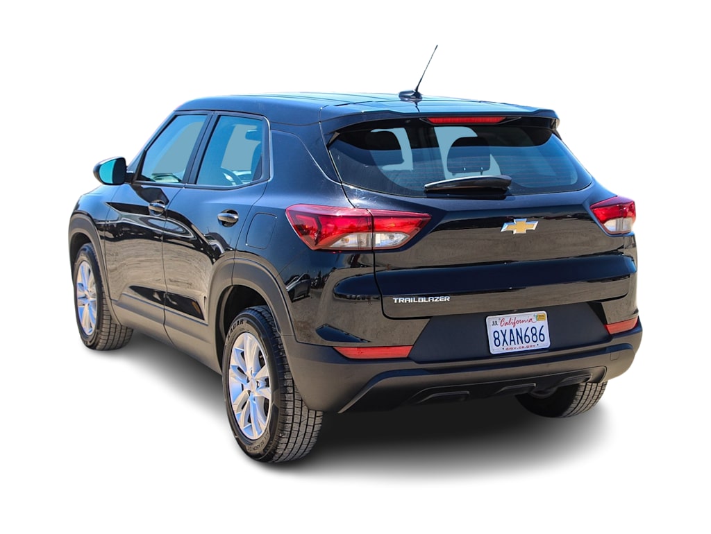Thumbnail: 2021 Chevrolet TrailBlazer - 3