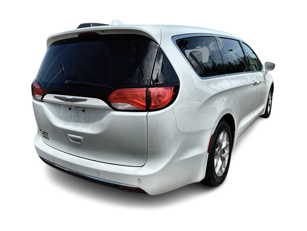 Thumbnail: 2018 Chrysler Pacifica - 21