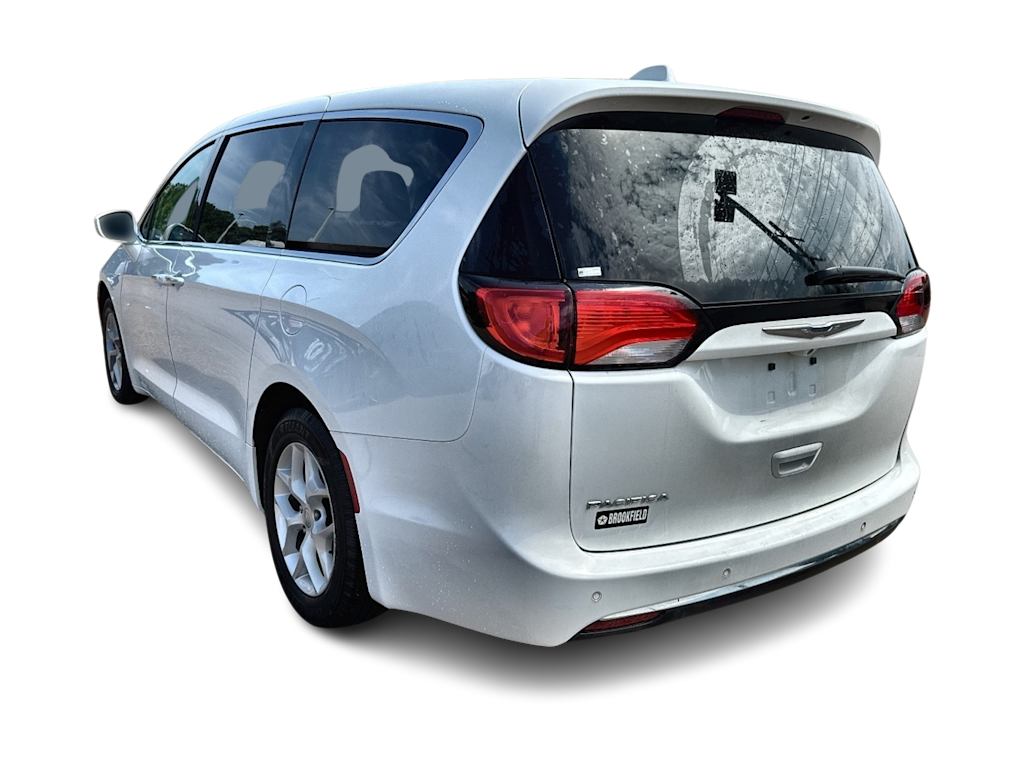 Thumbnail: 2018 Chrysler Pacifica - 4