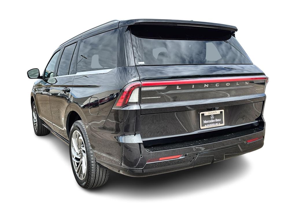 Thumbnail: 2025 Lincoln Navigator - 4