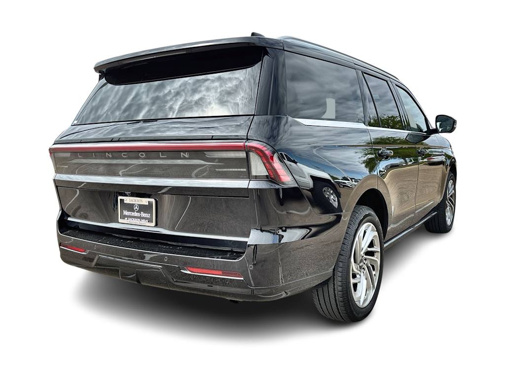 Thumbnail: 2025 Lincoln Navigator - 17