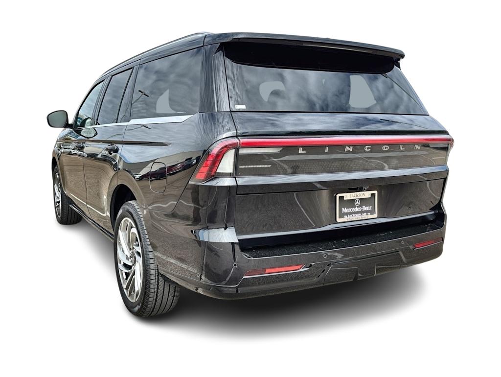 Thumbnail: 2025 Lincoln Navigator - 4