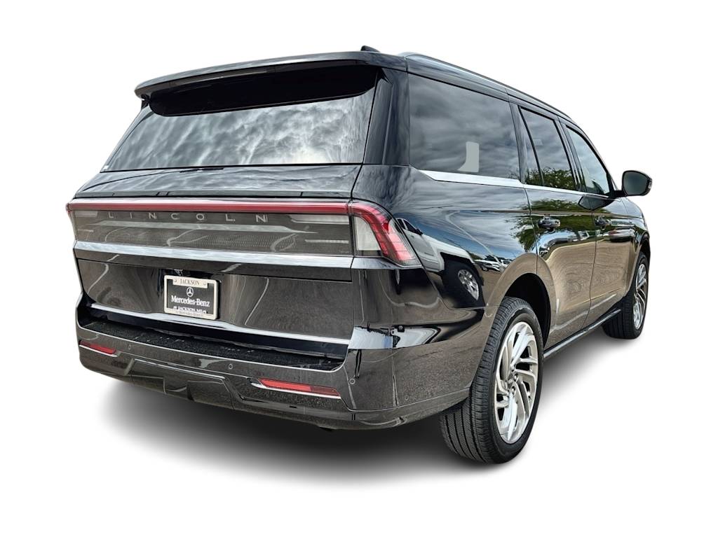 Thumbnail: 2025 Lincoln Navigator - 17