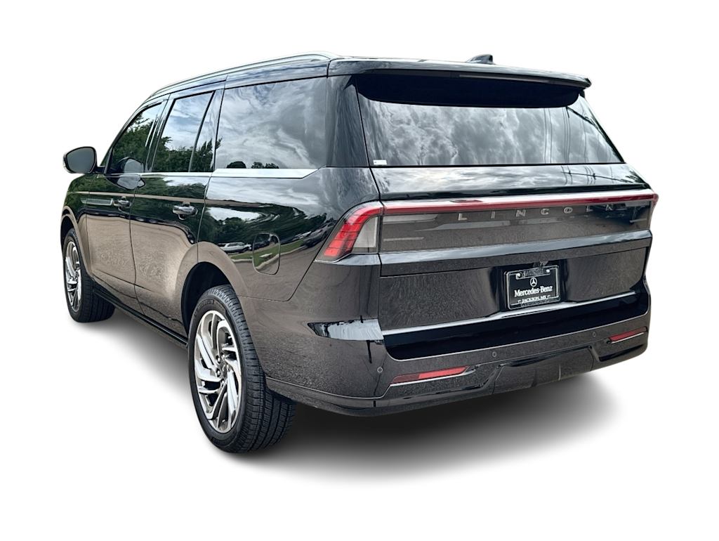 Thumbnail: 2026 Lincoln Navigator - 4