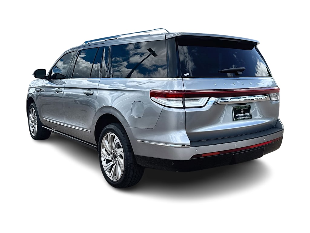 Thumbnail: 2024 Lincoln Navigator L - 17