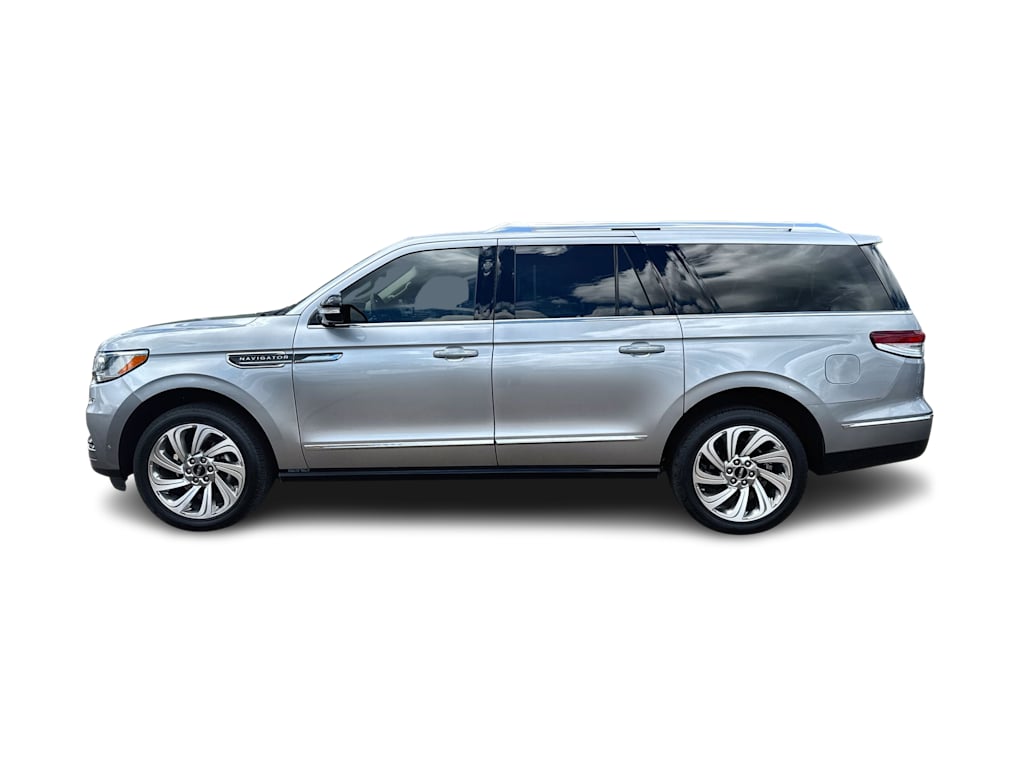 Thumbnail: 2024 Lincoln Navigator L - 3