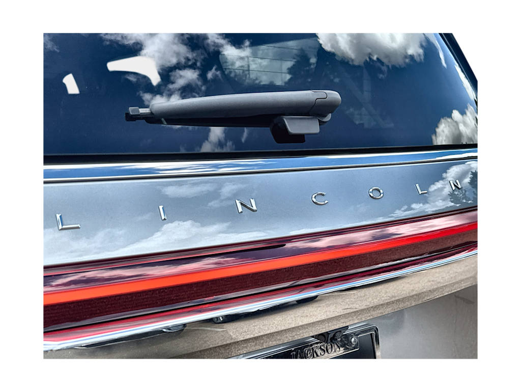 Thumbnail: 2024 Lincoln Navigator L - 4