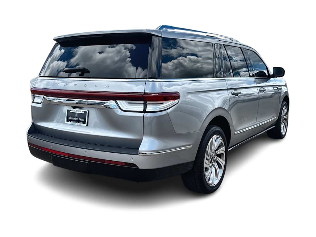 Thumbnail: 2024 Lincoln Navigator L - 18