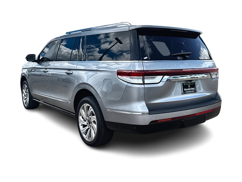 Thumbnail: 2024 Lincoln Navigator L - 17