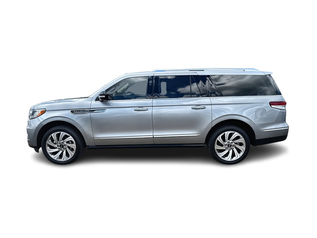 Thumbnail: 2024 Lincoln Navigator L - 3