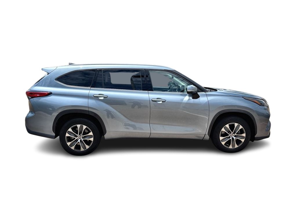 Thumbnail: 2022 Toyota Highlander - 21