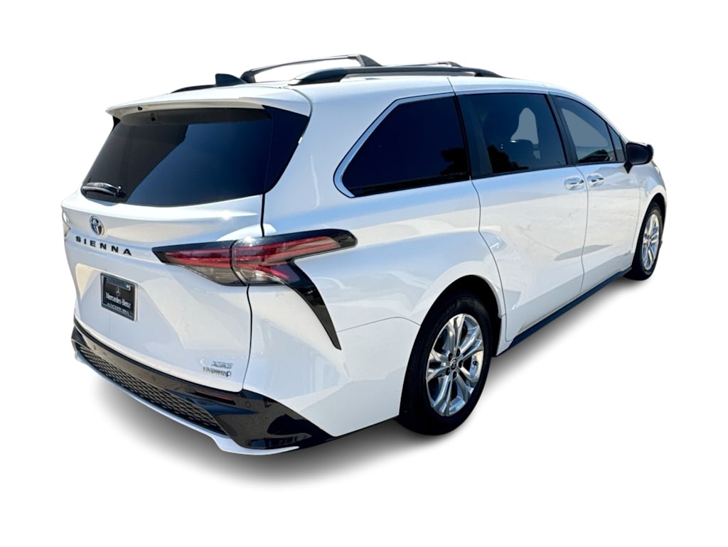 Thumbnail: 2021 Toyota Sienna - 21