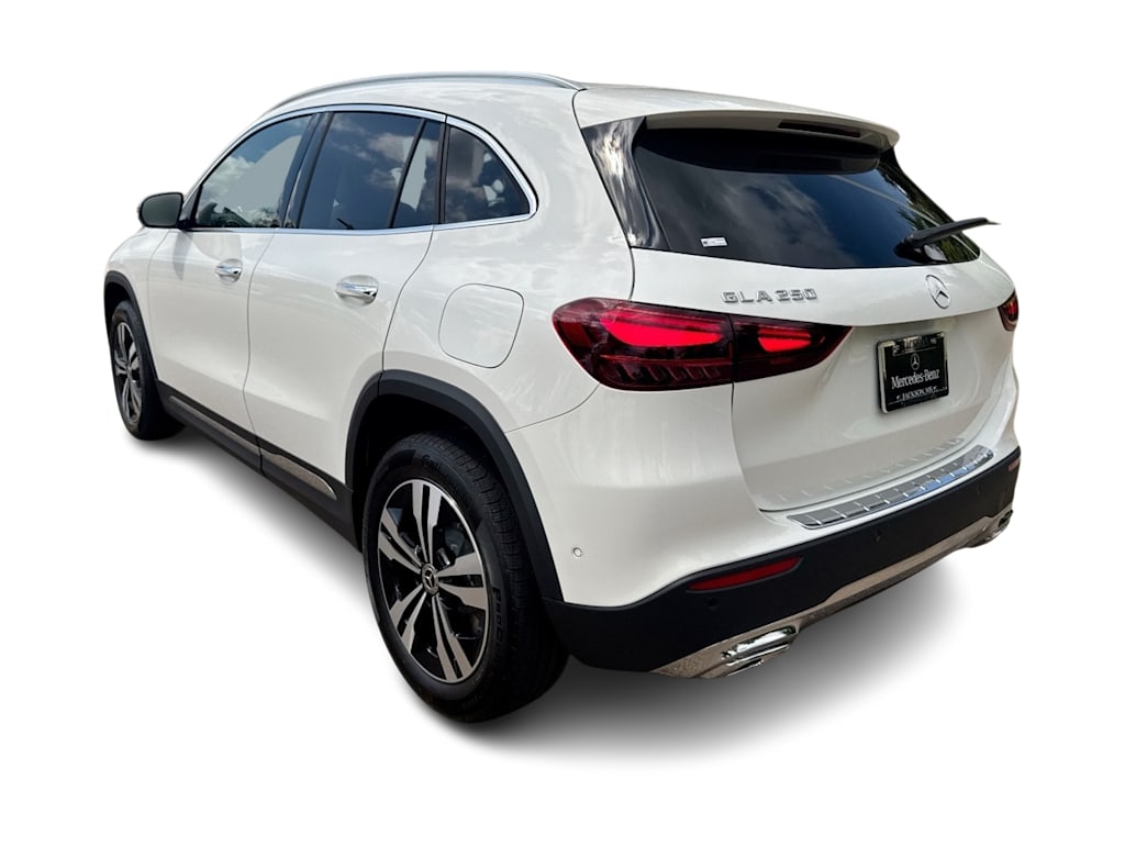 Thumbnail: 2026 Mercedes-Benz GLA - 4
