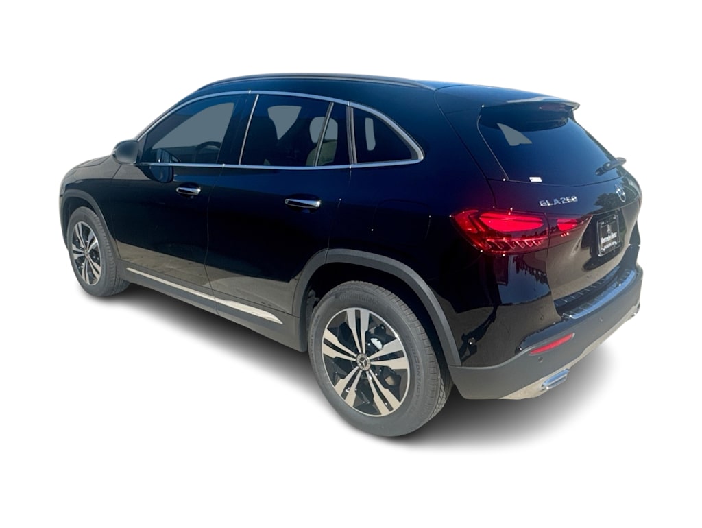 Thumbnail: 2026 Mercedes-Benz GLA - 4