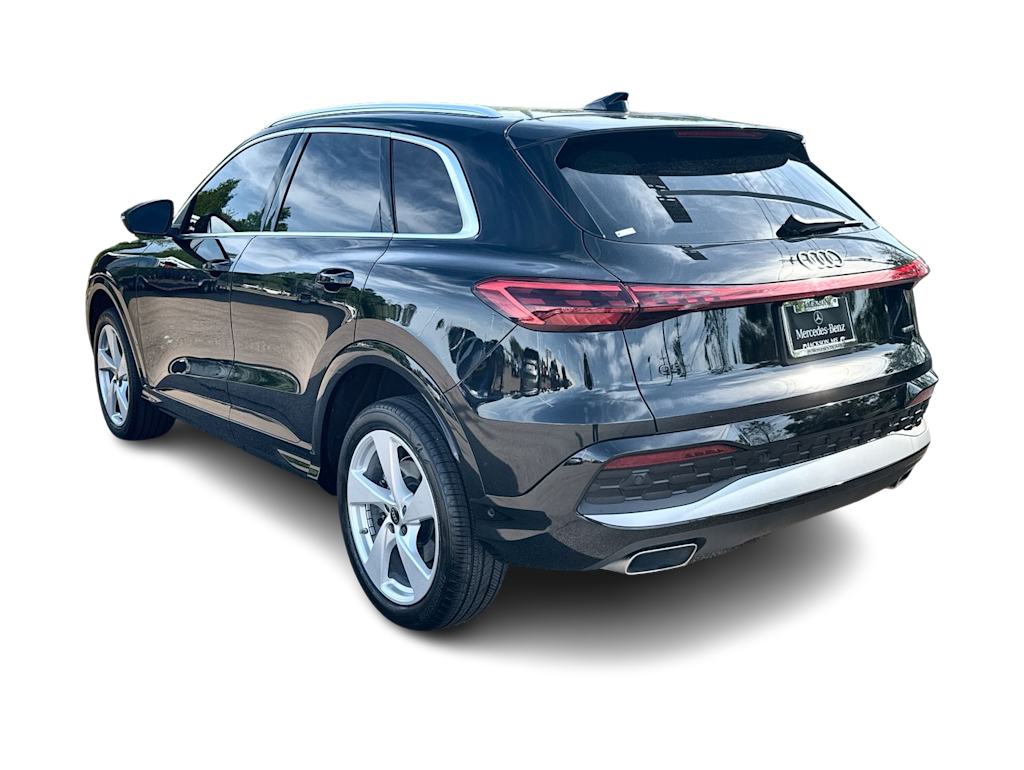 Thumbnail: 2025 Audi Q5 - 4