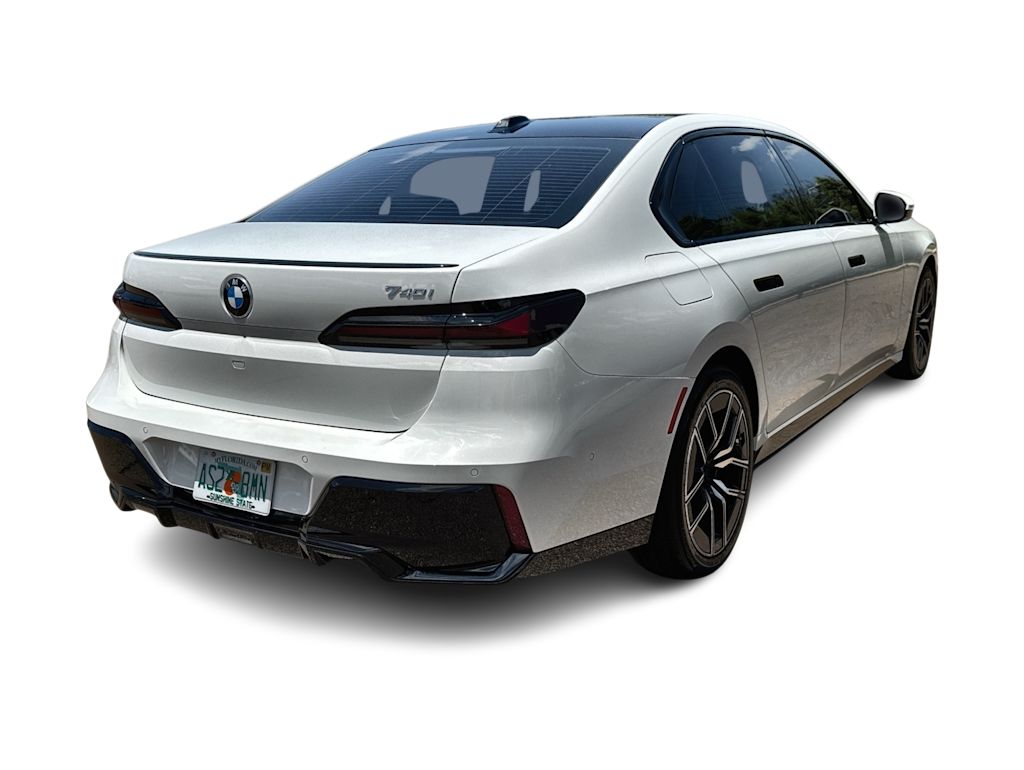 Thumbnail: 2026 BMW 7 Series - 21