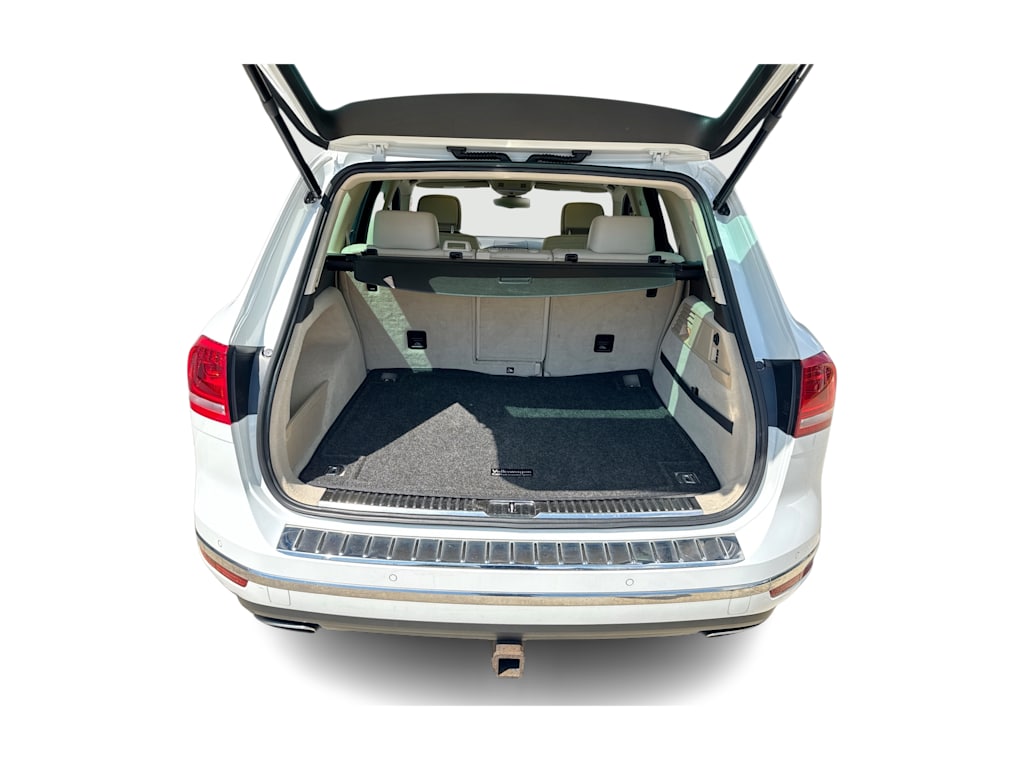 Thumbnail: 2016 Volkswagen Touareg - 17