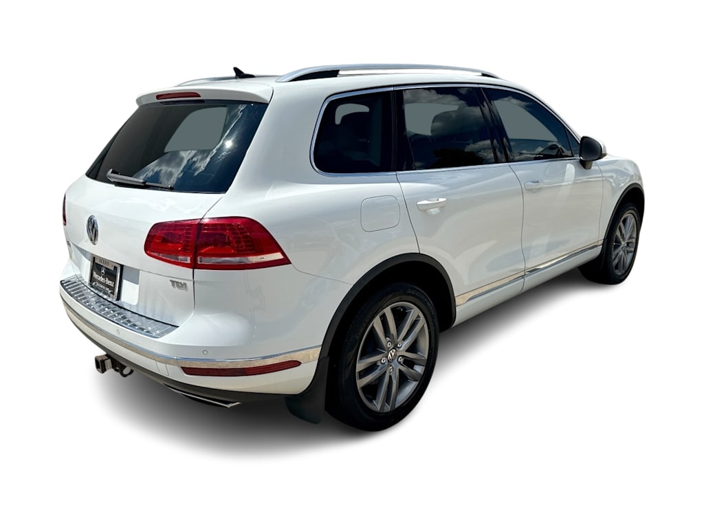 Thumbnail: 2016 Volkswagen Touareg - 21