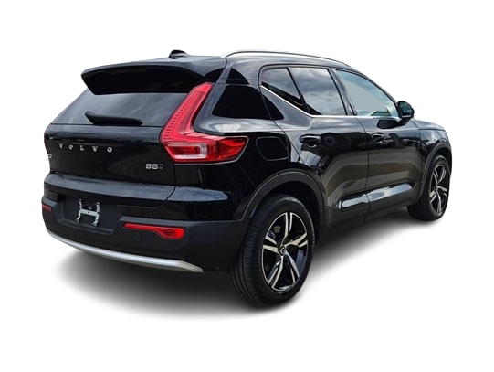 Thumbnail: 2023 Volvo XC40 - 22